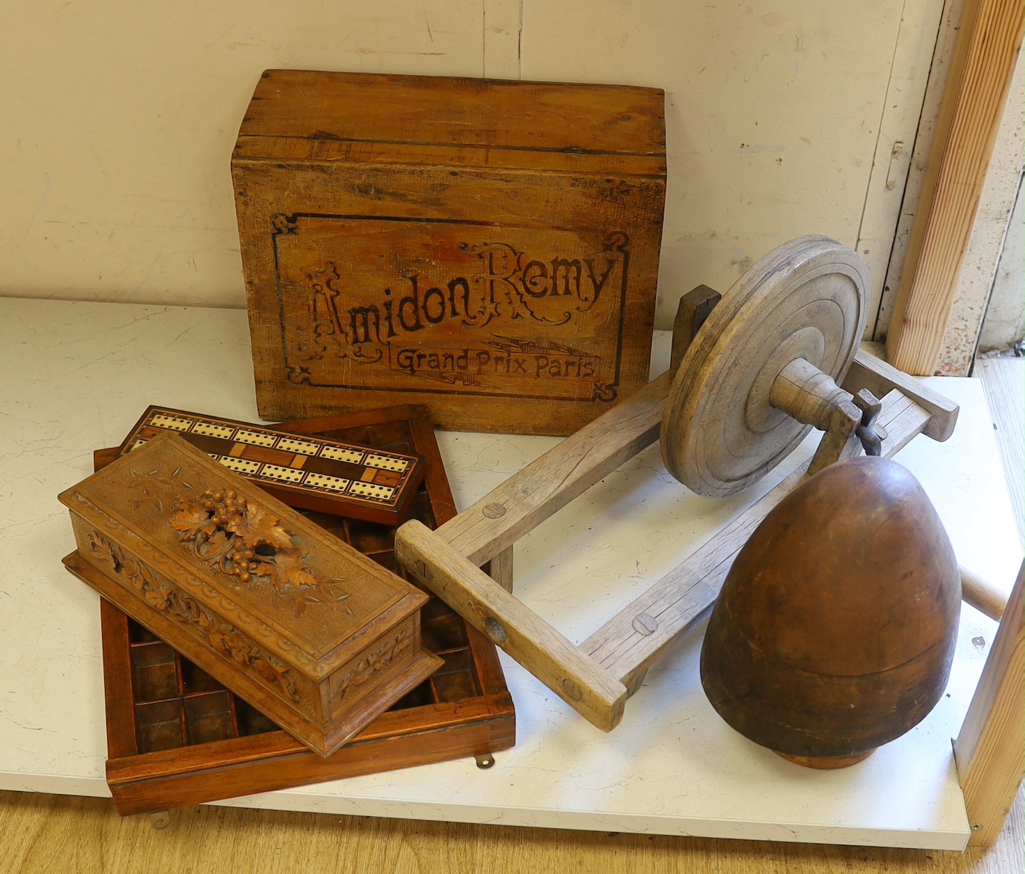 A quantity of mixed treen collectables including a French box, hat stand, til tray, bone inlaid counter etc.